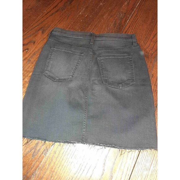 Size 4 Loft Outlet Black Stretchy Material Raw Hem Skirt Mini Midi - Picture 3 of 3